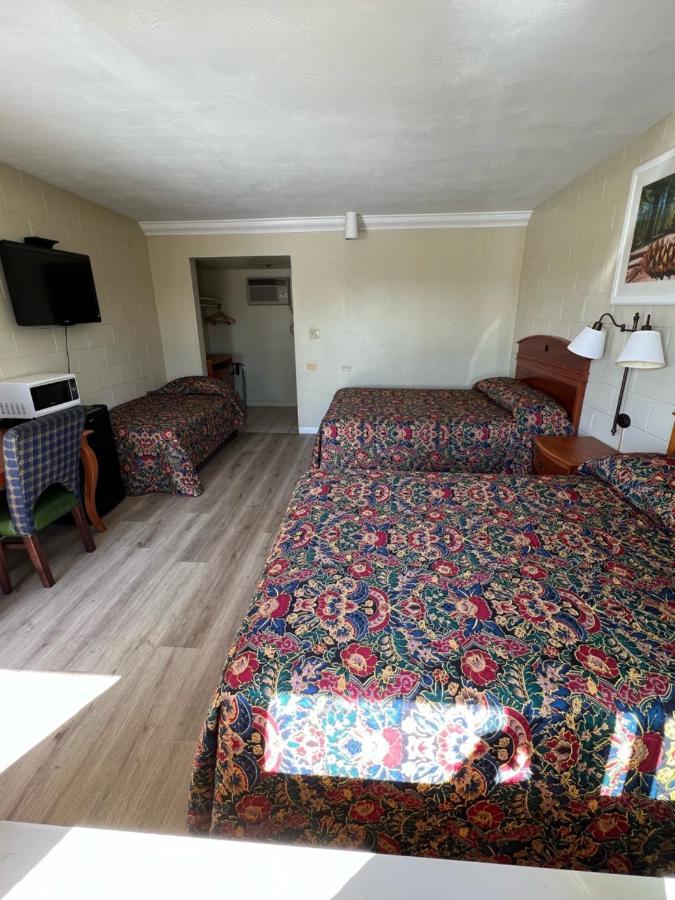 Village Inn Tulare Eksteriør billede